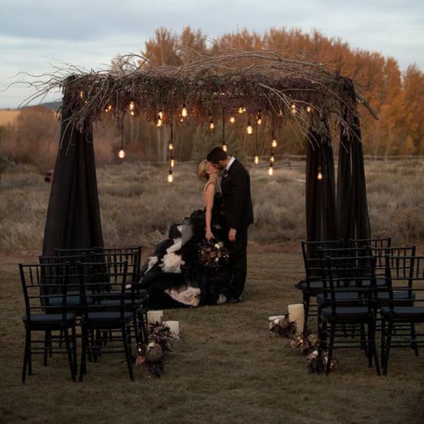 How to host the perfect Halloween wedding