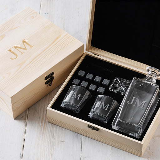 Personalised decanter set with engraved initials on box, glassware, and decanter – Christmas gift for whiskey lovers
