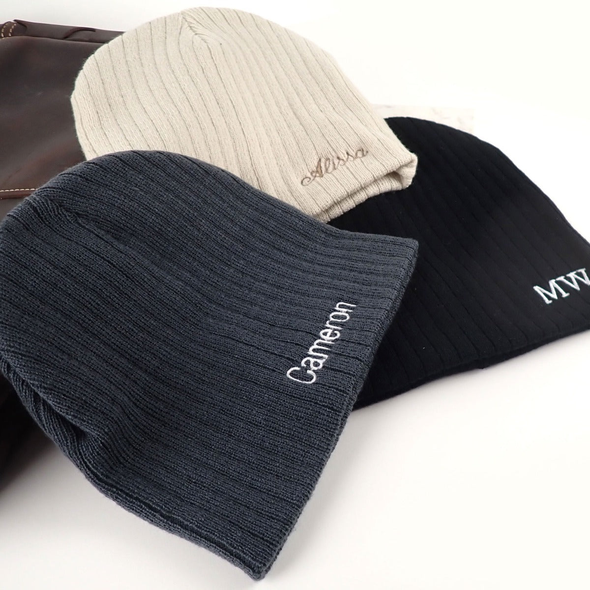 KNIT PIRCED BEANIE